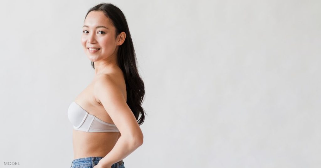 A woman wearing a bra and posing (model)